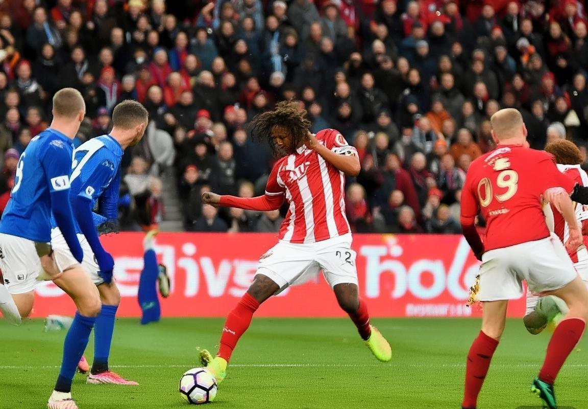 2018英超巅峰对决：曼城利物浦瓜迪奥拉克洛普战术对决(图2)