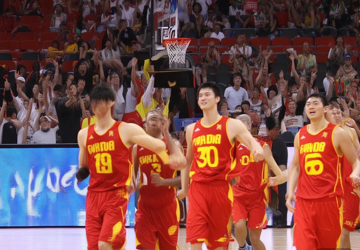 2015年CBA揭幕战：广东队策略灵活，防守坚定夺冠之路(图3)