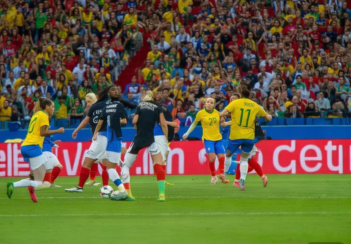 巴西女足VS法国女足：巅峰对决技战术解析与风格对决(图1)